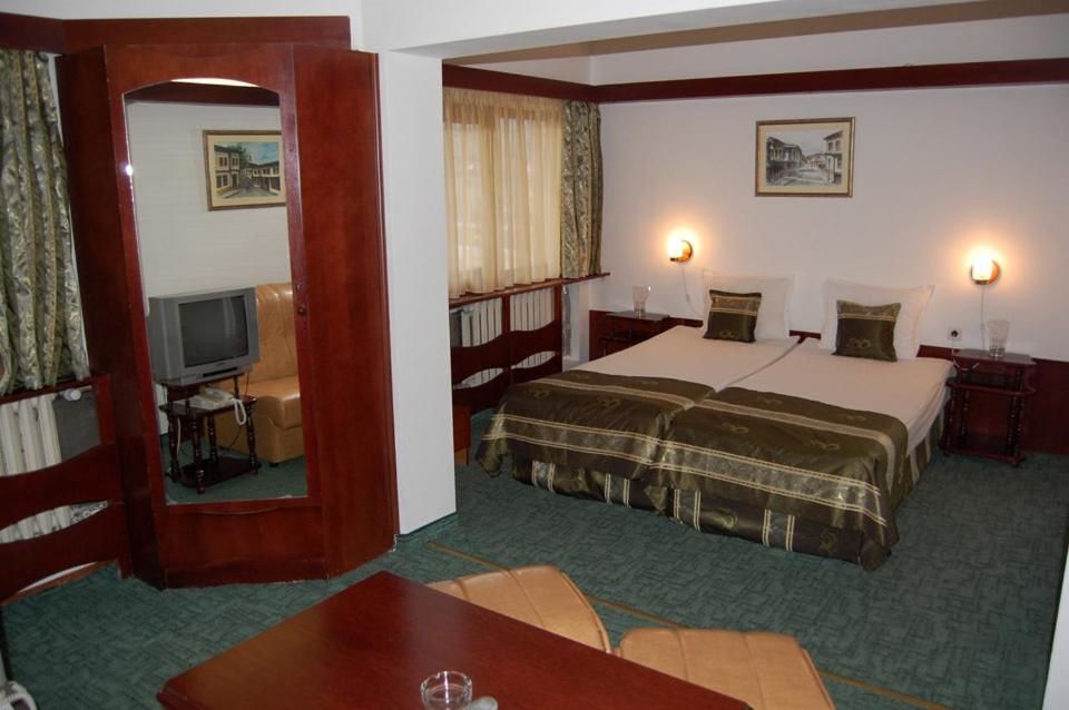 Отель Hotel Tryavna Трявна-11