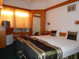 Отель Hotel Tryavna Трявна Двухместный номер с 2 отдельными кроватями-1